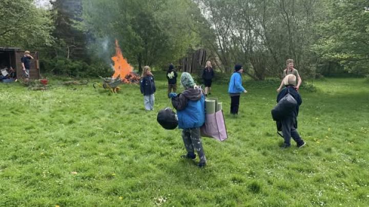 Stort bål ved spejderhytten, Skovvej 39, 2635 Ishøj